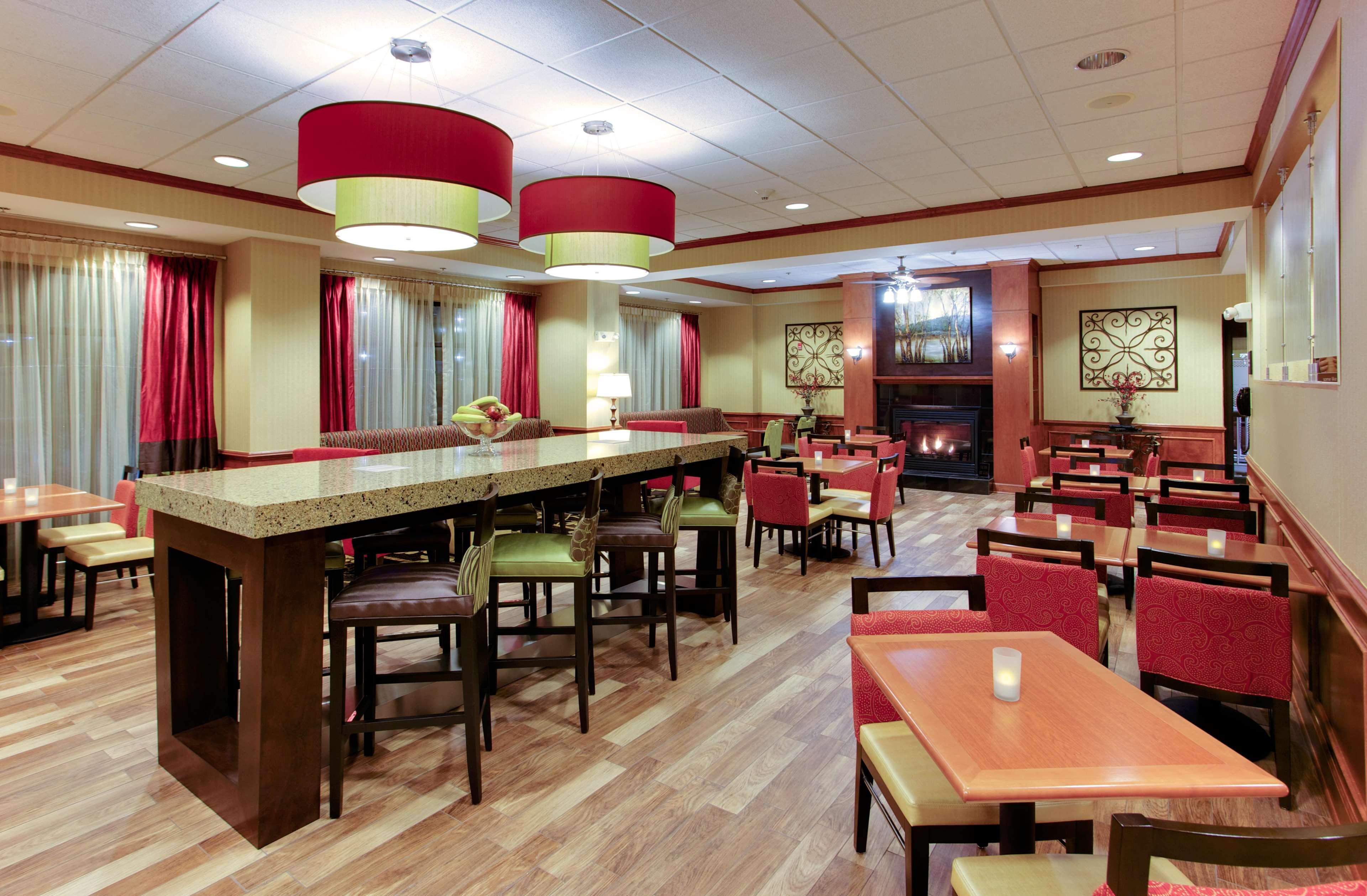 Hampton Inn Emporia Exteriör bild