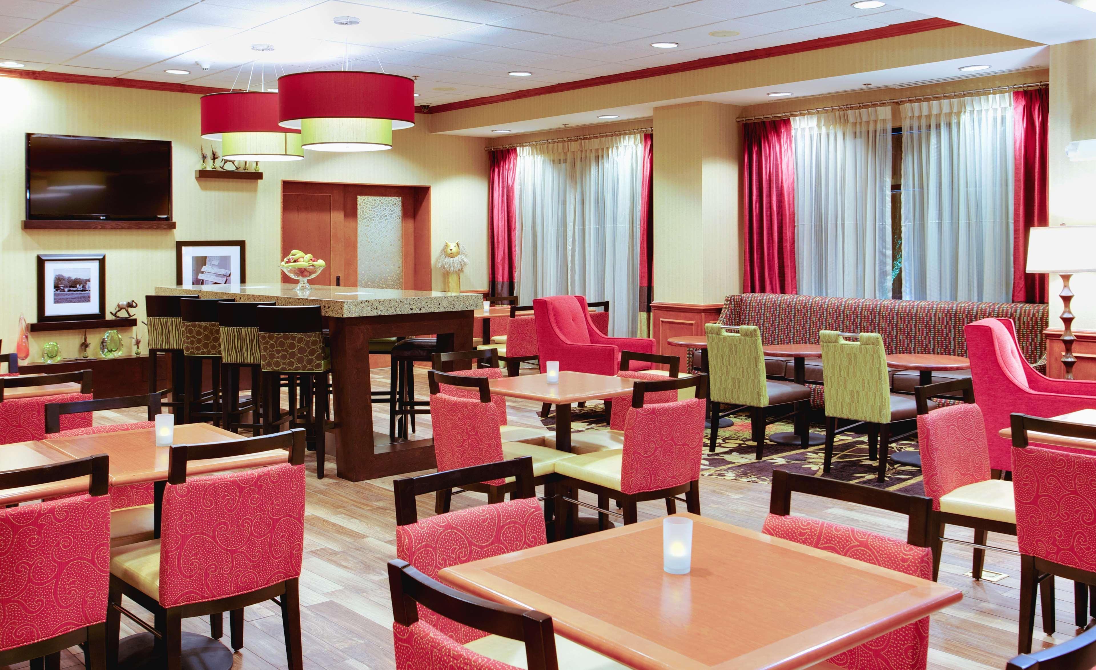 Hampton Inn Emporia Exteriör bild