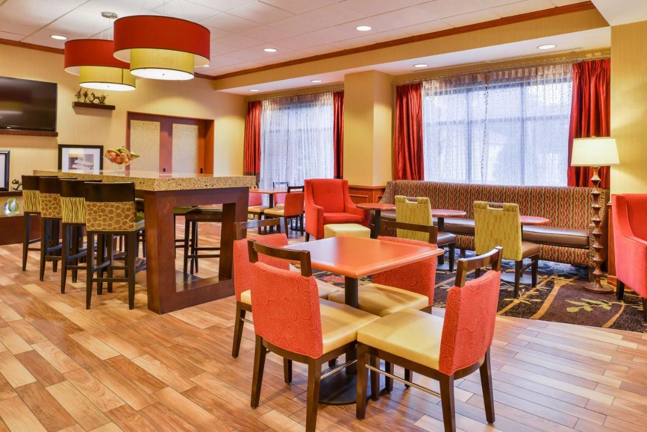 Hampton Inn Emporia Exteriör bild